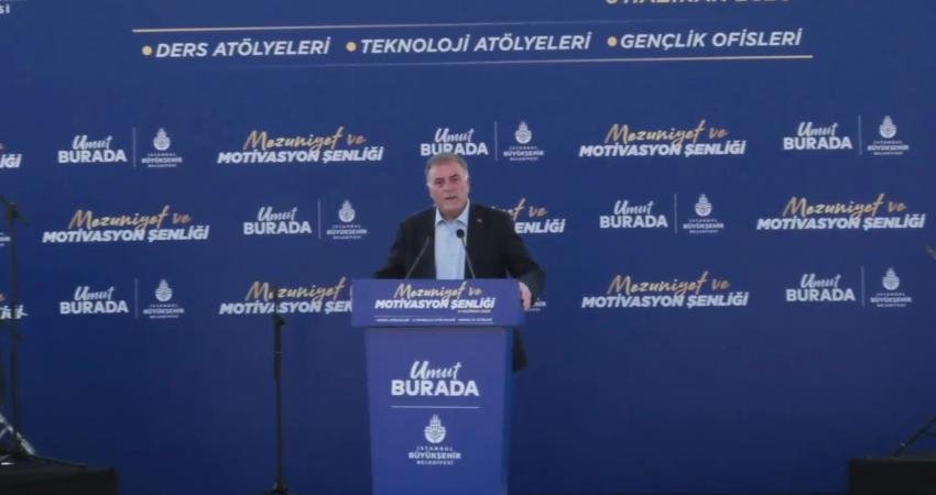 2 bin 500 öğrenci, İBB Ders Atölyeleri’nden mezuniyetin heyecanını yaşadı.