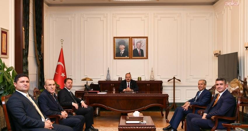İlçe belediye başkanlarından Vali Canbolat’a ziyaret Ayaş Belediye Başkanı İzzet Demircioğlu, Beypazarı Belediye Başkanı Özer Kasap,