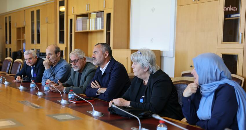 İnsan Hakları Ortak Platformu (İHOP) üyeleri, DEM Parti Meclis Grubu’nu