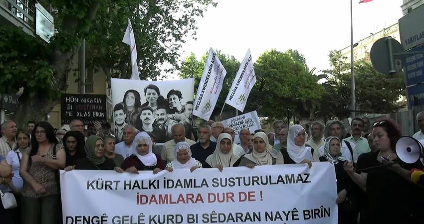 İran İstanbul Baskonsolosluğu önünde eylem: “İdamlar durdurulsun, baskılar sona ersin!” Demokratik Kurumlar Platformu, İran'ın İstanbul Başkonsolosluğu önünde eylem yaptı. Eylemde,