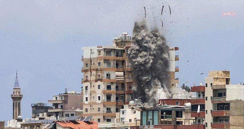 İsrail’in, Lübnan’ın Sur kentine düzenlediği hava saldırısında 8 kişi öldü İsrail'in ülkenin güneyindeki Sur kentine düzenlediği hava saldırısında, 8 kişinin