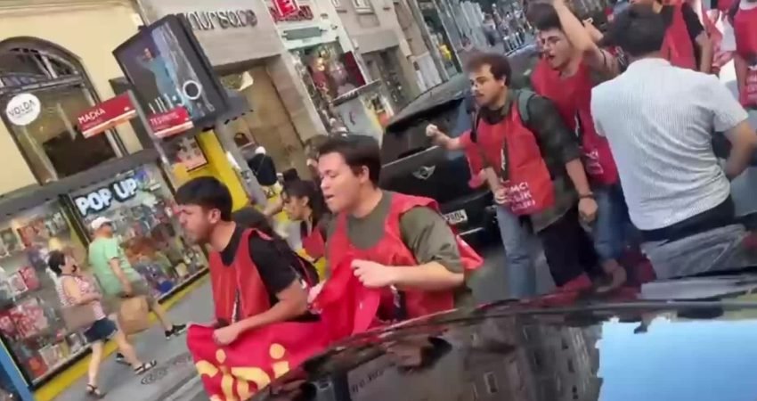 Devrimci Gençlik Dernekleri, İstanbul'daki NATO Parlamenter Zirvesi'ni protesto eden 40