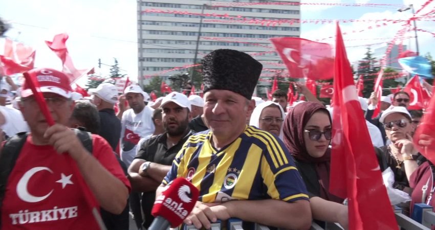 İYİ Parti'nin bugün Tandoğan Meydanı’nda düzenlediği "Bayrak Mitingi"ne katılan binlerce