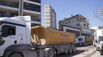 İzmir Büyükşehir ile Bornova Belediyeleri’nden eş zamanlı çalışma: Çamdibi’nin yolları yenileniyor İzmir Büyükşehir Belediyesi ile Bornova Belediyesi, Çamdibi’nde eş zamanlı yol