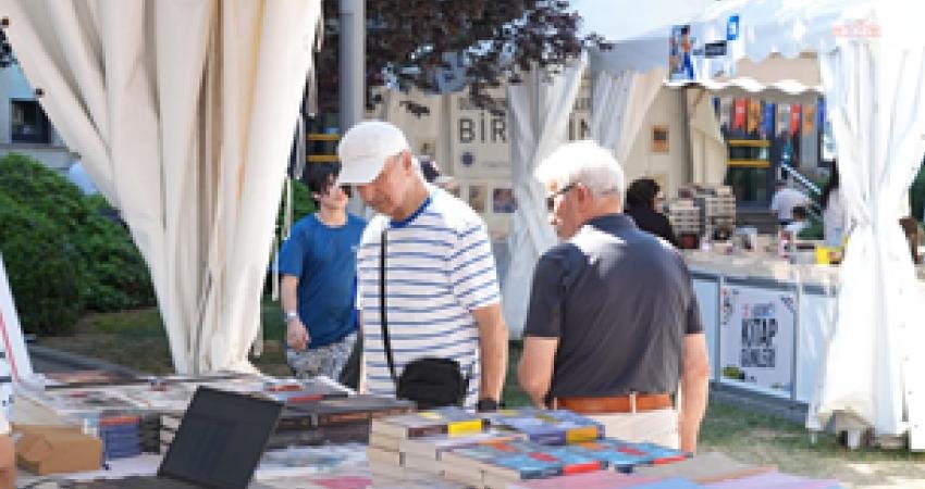 İzmir Kent Kitaplığı, 10. Kadıköy Kitap Günleri’nde yer alarak İzmir’in