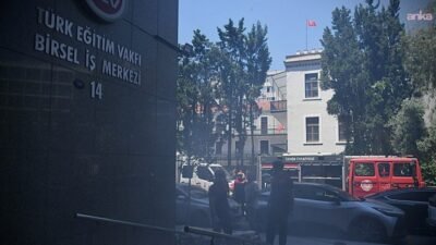 İzmir’in Konak ilçesindeki Türk Eğitim Vakfı’nda gerçekleştirilen yangın tatbikatı gerçeğini
