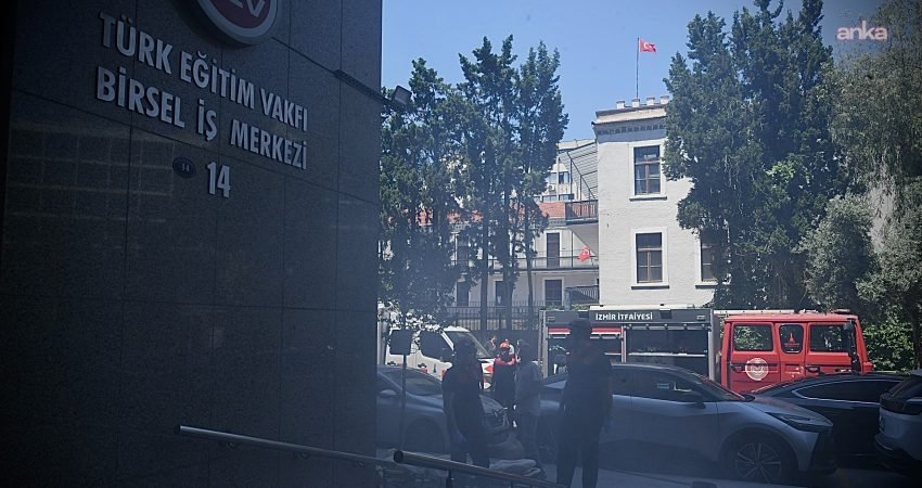 İzmir’in Konak ilçesindeki Türk Eğitim Vakfı’nda gerçekleştirilen yangın tatbikatı gerçeğini