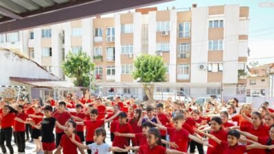 İzmir Büyükşehir Belediyesi tarafından hayata geçirilen “Hareket Et, Eğlen, Güçlen”