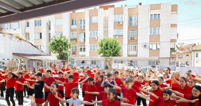 İzmir Büyükşehir Belediyesi tarafından hayata geçirilen “Hareket Et, Eğlen, Güçlen”