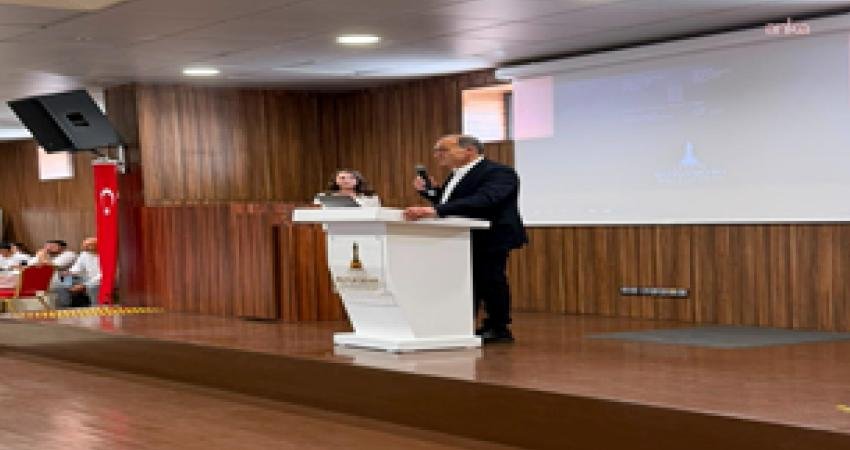 İzmir Büyükşehir Belediyesi’nin düzenlediği “Yerel Yönetimlerde Evde Bakım Hizmetleri Çalıştayı”nda,
