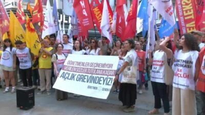 Özel Sektör Öğretmenleri Sendikası üyeleri, Ankara'da gözaltına alınan öğretmenlere destek