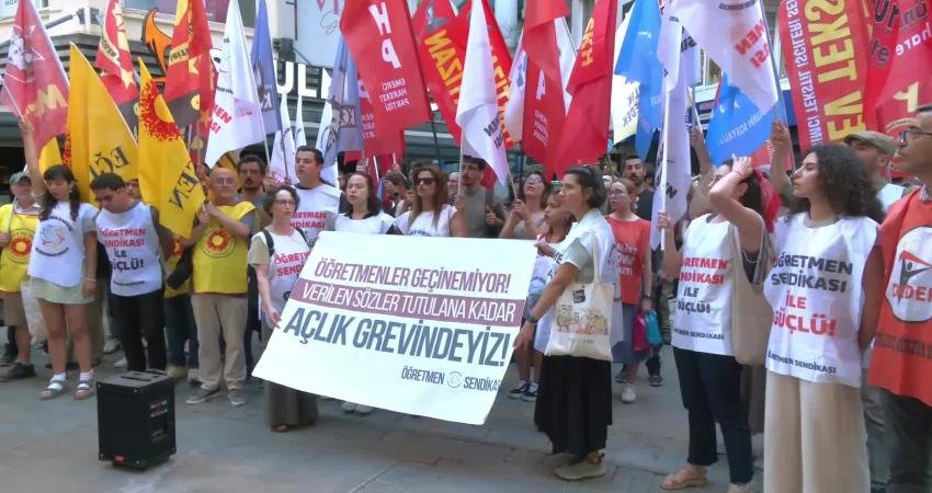 Özel Sektör Öğretmenleri Sendikası üyeleri, Ankara'da gözaltına alınan öğretmenlere destek