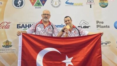 İzmir Büyükşehir Belediyesi’nin özel sporcularından Alper Öztürk, Bulgaristan’da düzenlenen Down