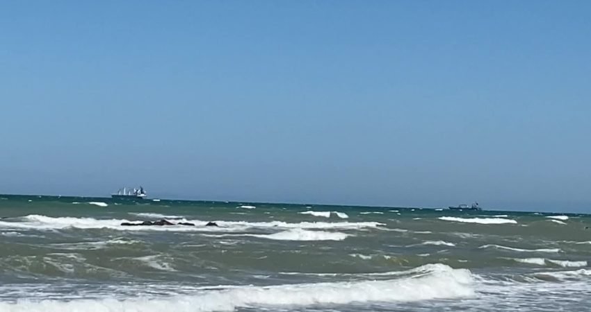 Zonguldak'ın Karadeniz Ereğli ilçesinde, olumsuz hava ve deniz şartları nedeniyle