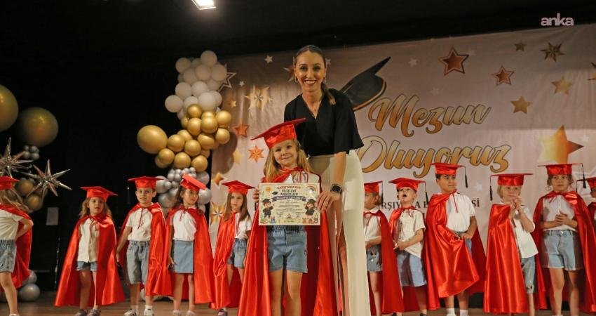Karşıyaka Belediyesi bünyesinde faaliyet gösteren anaokulu ve oyun odalarındaki öğrenciler