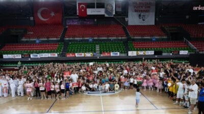 Karşıyaka Belediyesi, Kış Spor Okulları’nı görkemli bir törenle noktalayarak sezonu