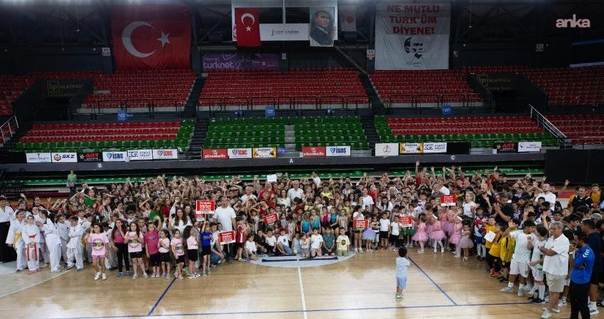 Karşıyaka Belediyesi, Kış Spor Okulları’nı görkemli bir törenle noktalayarak sezonu