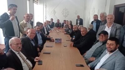 CHP Kars İl Başkanı Onur Uludaşdemir, "38. Olağan Kurultay delegeleriyle