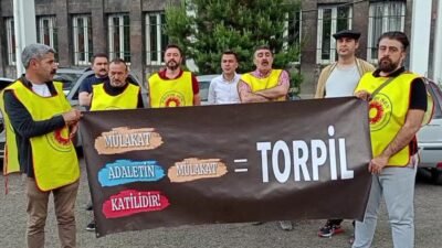 Eğitim-Sen Kars Şubesi, İl Milli Eğitim Müdürlüğü önünde düzenledikleri eylemle