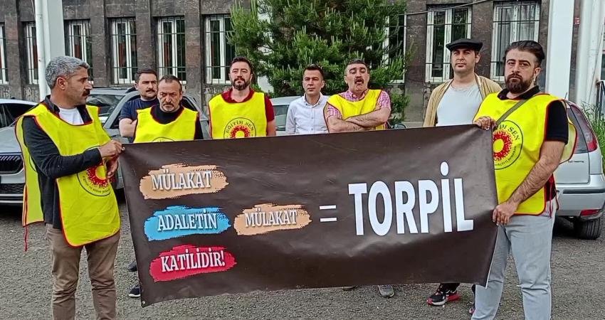 Eğitim-Sen Kars Şubesi, İl Milli Eğitim Müdürlüğü önünde düzenledikleri eylemle