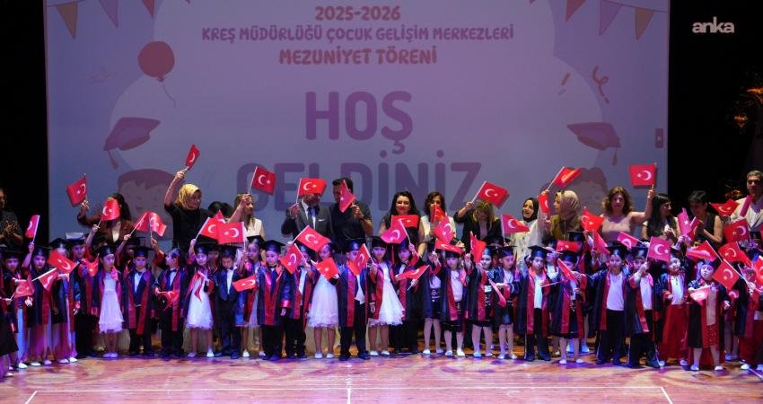 Kartal Belediyesi bünyesindeki kreşlerden mezun olan minik öğrenciler, eğitim hayatlarındaki