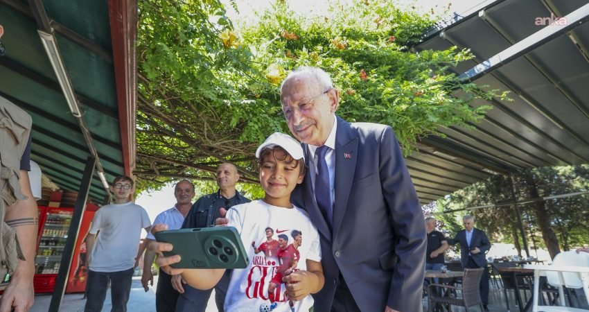 CHP Genel Başkanı Kemal Kılıçdaroğlu, İstanbul’dan Ankara’ya dönüşü sırasında mola