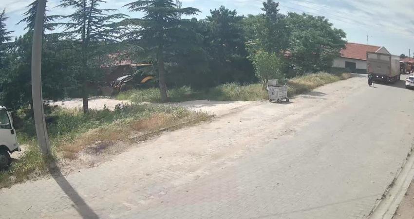 Çelebi ilçesinde meydana gelen kazada,  geri manevra yapan kamyonun çarptığı