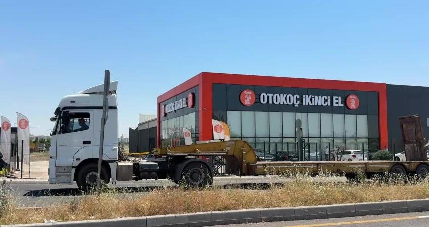 Koç Holding bünyesindeki Otokoç firmasının Diyarbakır’daki bayisine silahlı saldırı Koç Holding bünyesindeki Otokoç firmasının Diyarbakır'daki bayisine silahlı saldırı düzenlendi.