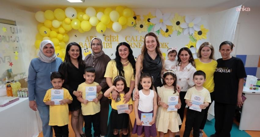 Konak Belediyesi Zeytinlik Mutlu Çocuklar Oyun Evi’nde, ilk kez karne