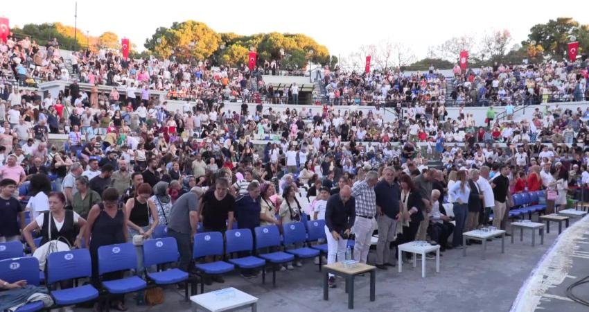 Konak Belediyesi’nin bu yıl 20’nci kez “Merhaba” diyen Halk Oyunları