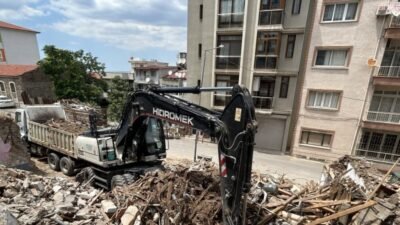 Konak Belediyesi, güvenlik tehdidi oluşturan ve kent estetiğini bozan metruk
