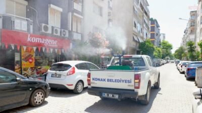 Konak Belediyesi Temizlik İşleri Müdürlüğü ekipleri, ilçenin tüm mahallelerinde sivrisineklere