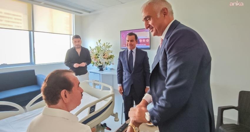 Kültür ve Turizm Bakanı Mehmet Nuri Ersoy, sanatçı İbrahim Tatlıses’i, fizik