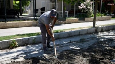 Kuşadası Belediyesi Fen İşleri Müdürlü ekipleri, yoğun yağışlardan kaynaklı yaşanabilecek