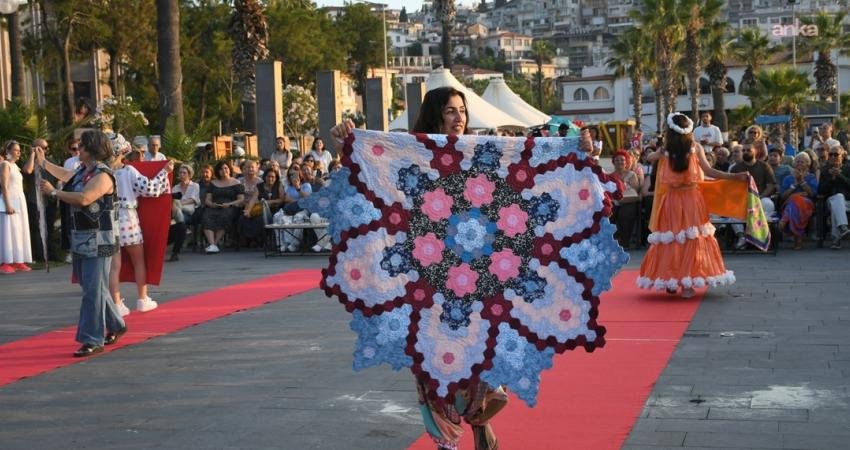 Kuşadası Belediyesi tarafından Dünya Çevre Günü kapsamında düzenlenen etkinlikler, çevre