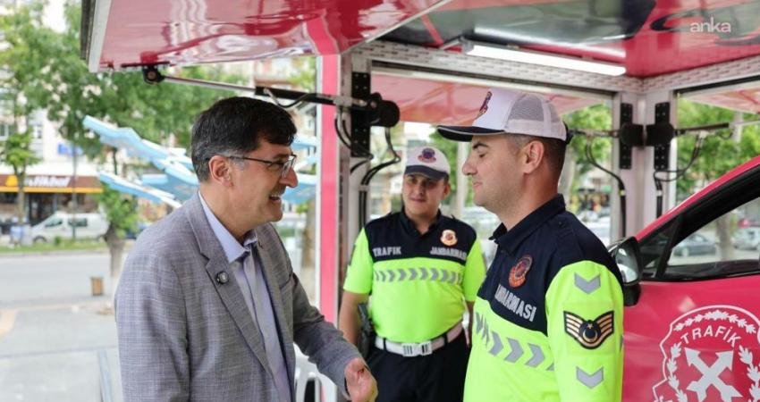 Jandarma Teşkilatı’nın 187’nci kuruluş yılı kapsamında Kütahya’da kurulan trafik güvenliği