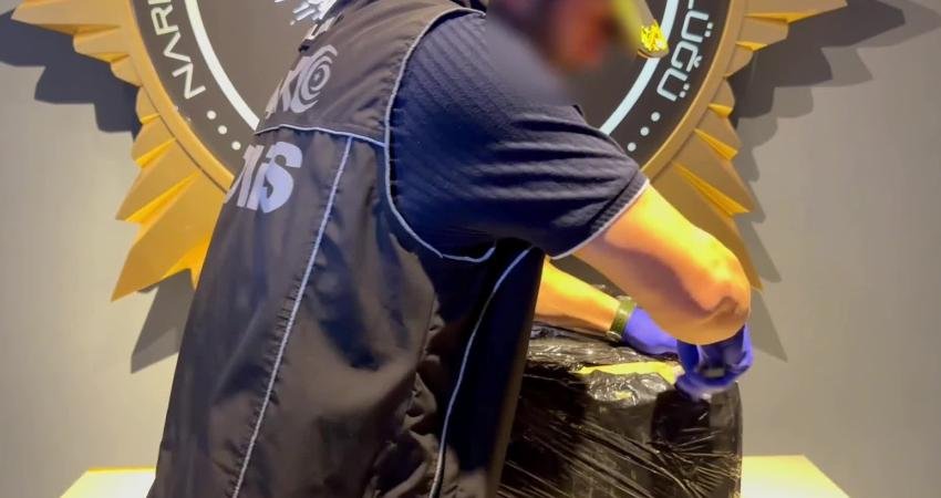 Malatya’da polis ekiplerince düzenlenen uyuşturucu operasyonunda MAŞTİ Otogarı'nda bir ticari