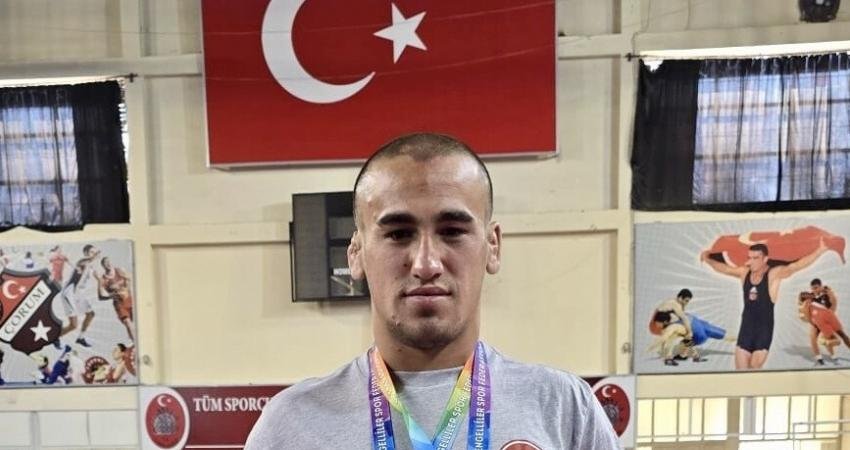 Manavgat Belediyesi Güreş Kulübü sporcusu Müslüm Berat Aslan, Çorum’da düzenlenen İşitme