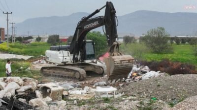 Muradiye Organize Sanayi Bölgesi’nde (MUOSB) kaçak moloz dökülen alan, Manisa