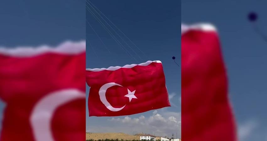 Mardinli uçurtma ustası Zahit Mungan, A Milli Futbol Takımı'nın yarın