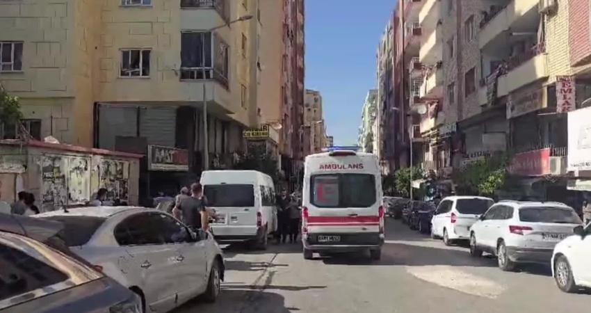 Mardin’in Kızıltepe ilçesinde 3’üncü kattaki evin penceresinden düşen 2 yaşındaki