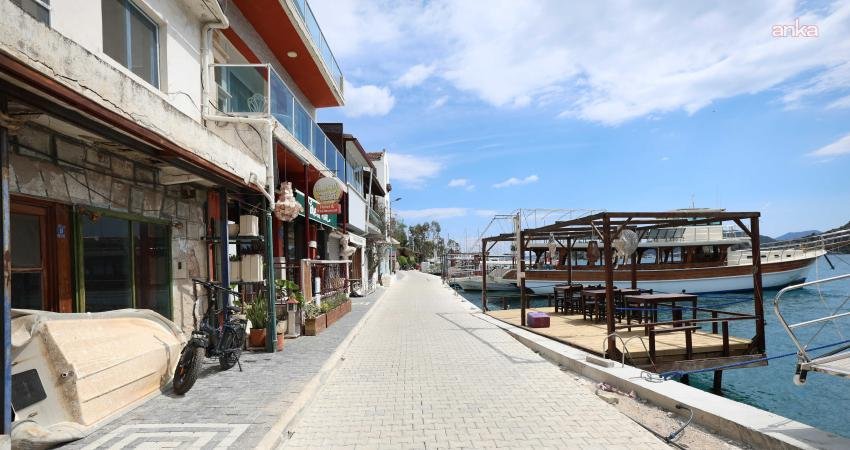 Marmaris Belediyesi tarafından Bozburun’da 1,5 kilometrelik sahil hattında yürütülen yenileme