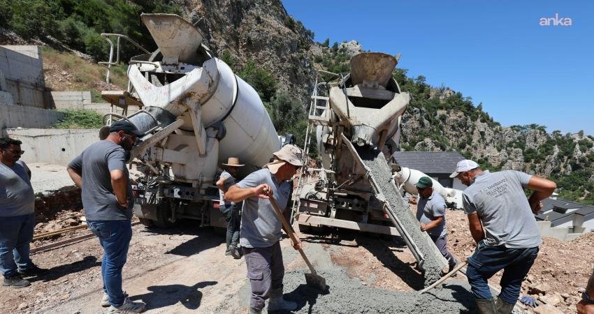 Marmaris Belediyesi Fen İşleri Müdürlüğü ekipleri, yaz sezonuyla birlikte artan