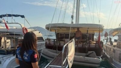 Marmaris Belediyesi, sezon yoğunluğunun başlamasıyla birlikte Yat Limanı’nda çevre temizliğinin