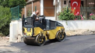 Menderes Belediyesi, Ahmetbeyli Mahallesi Maydonoz Koyu Mevkii’nde asfaltlama çalışmaları yapıyor.