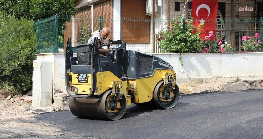 Menderes Belediyesi, Ahmetbeyli Mahallesi Maydonoz Koyu Mevkii’nde asfaltlama çalışmaları yapıyor.