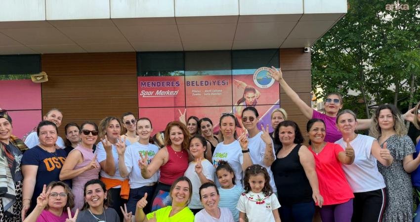 Menderes Belediyesi’nin zumba dersleri dolu dizgin devam ediyor. Düzenli yapılan