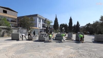 Menderes Belediyesi, yıllarca toz, toprak içinde bulunan okul önü alanda