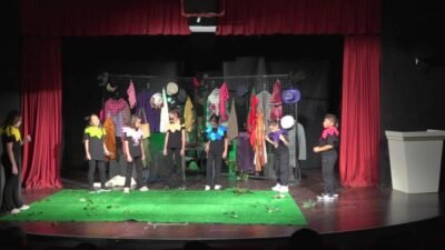 Merkezefendi Belediyesi Kent Tiyatrosu Yaratıcı Drama Kursu’nun yıl sonu gösterisi,