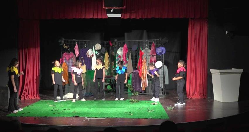 Merkezefendi Belediyesi Kent Tiyatrosu Yaratıcı Drama Kursu’nun yıl sonu gösterisi,